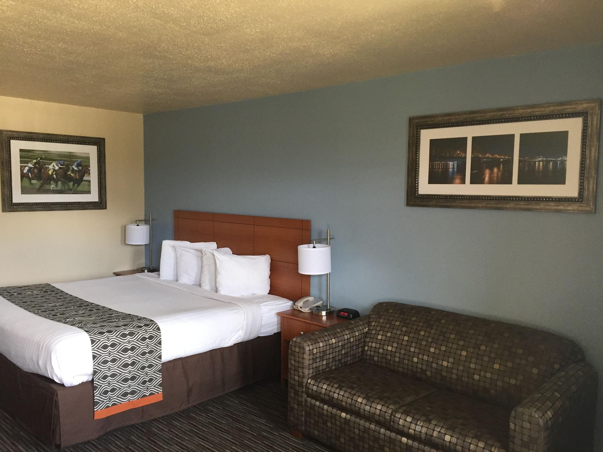 Ramada By Wyndham Louisville North Екстериор снимка