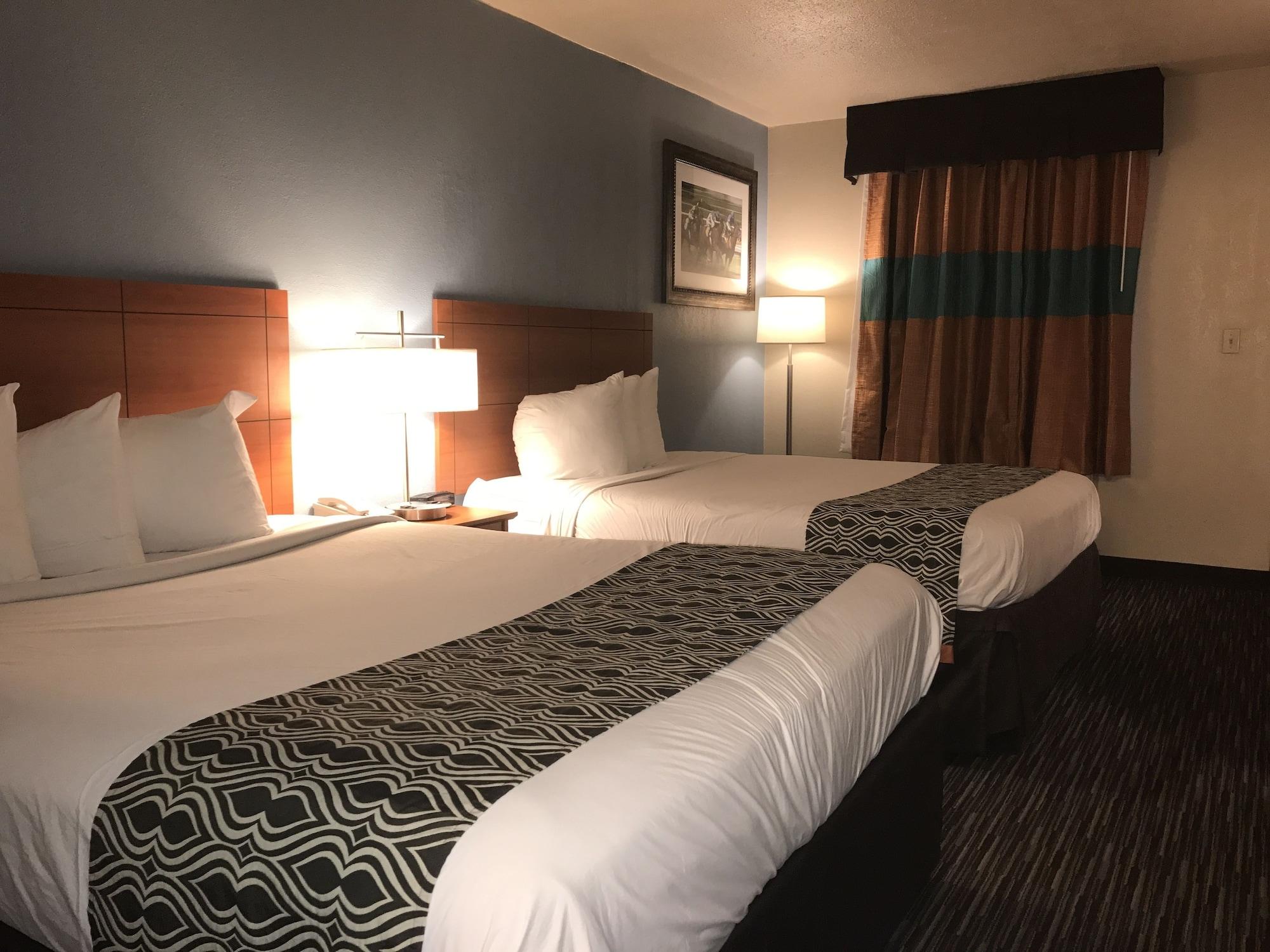 Ramada By Wyndham Louisville North Екстериор снимка
