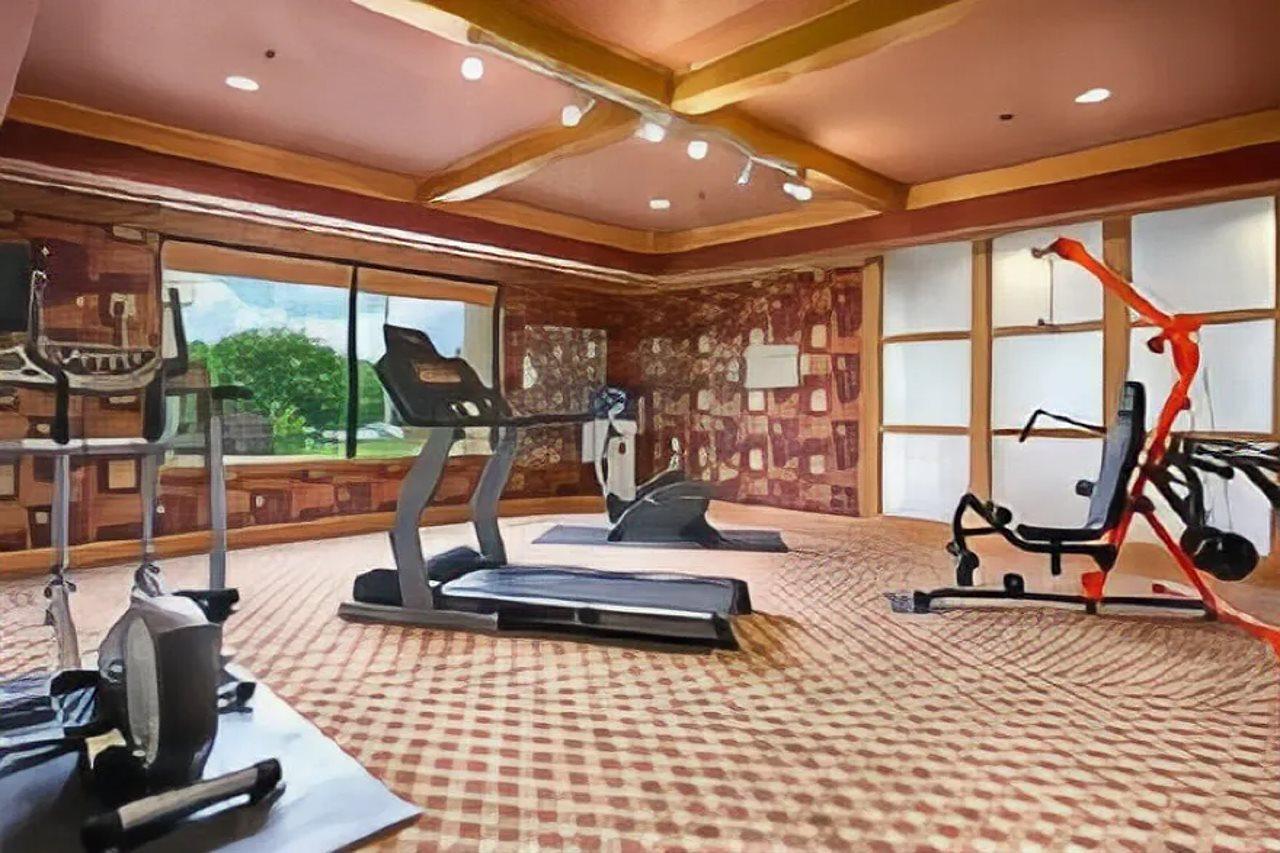 Ramada By Wyndham Louisville North Екстериор снимка